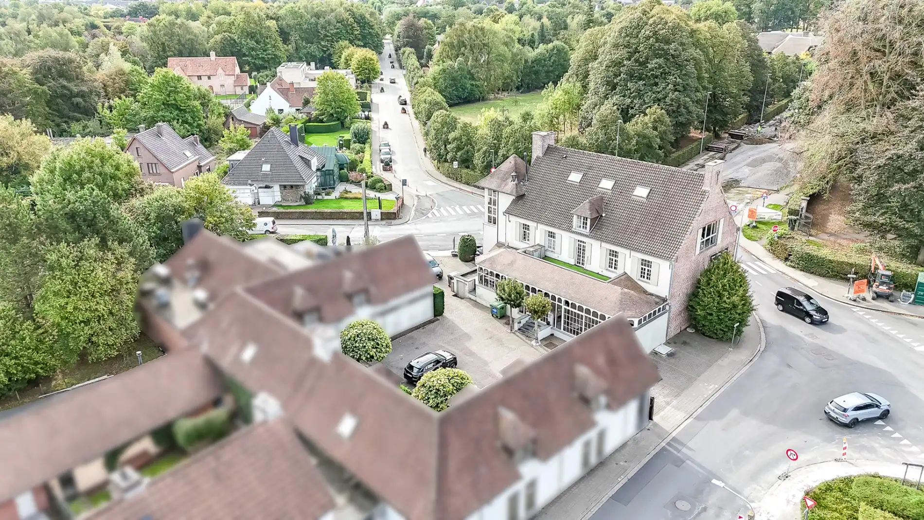 Multifunctionele eigendom met appartementen en handelszaken! foto 3