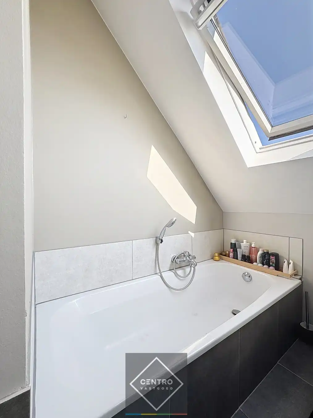 Leuke woning met alle COMFORT met 3 slpks, garage en ZUIDger. tuin! foto 11