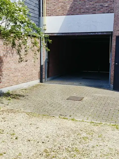INSTAPKLAAR KANTOOR MET PARKING OP HOEKLOCATIE foto 13