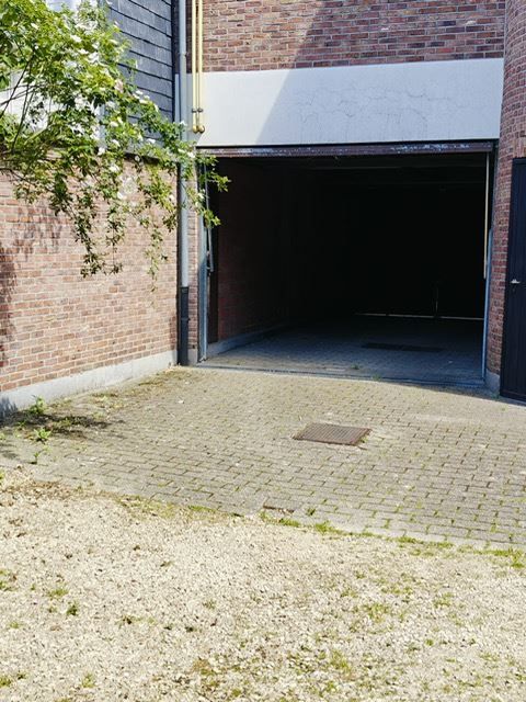 INSTAPKLAAR KANTOOR MET PARKING OP HOEKLOCATIE foto 13