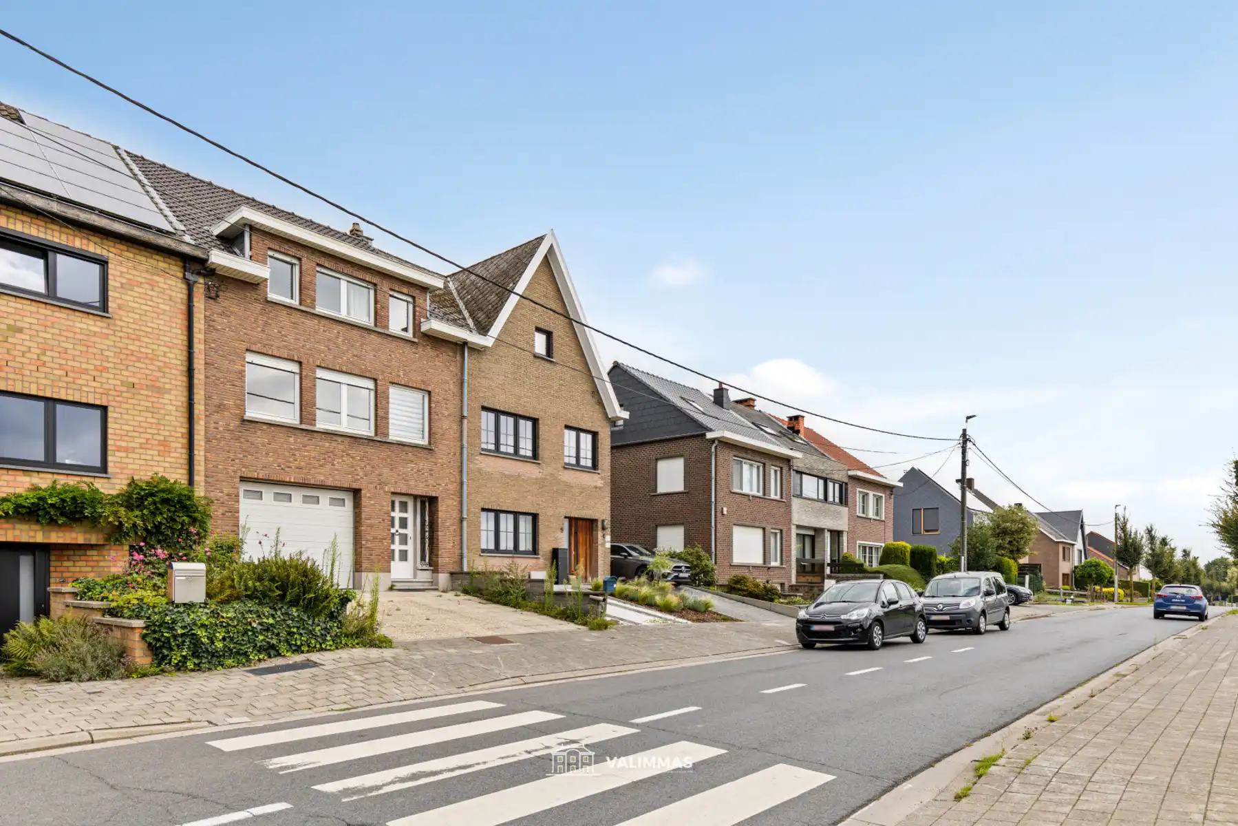 Verzorgde en welgelegen rijwoning met ruime garage, tuin... foto 3