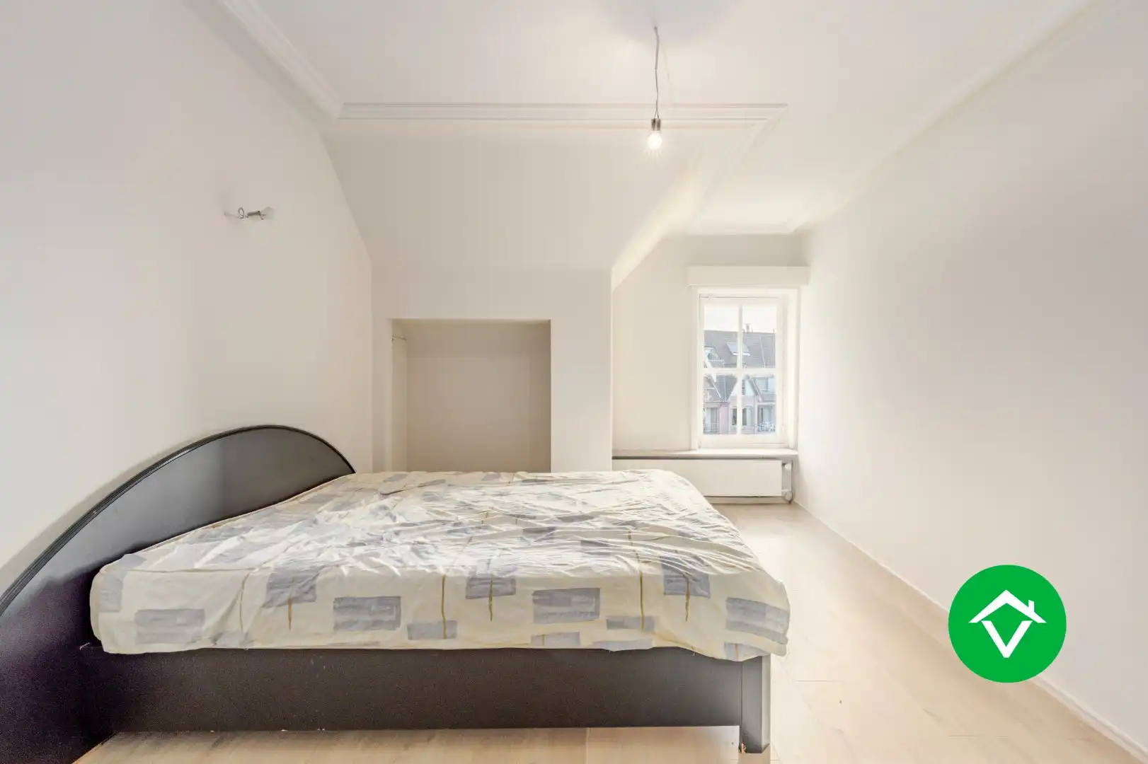 Ruim triplex appartement met 5 slaapkamers, in het centrum van Torhout foto 25