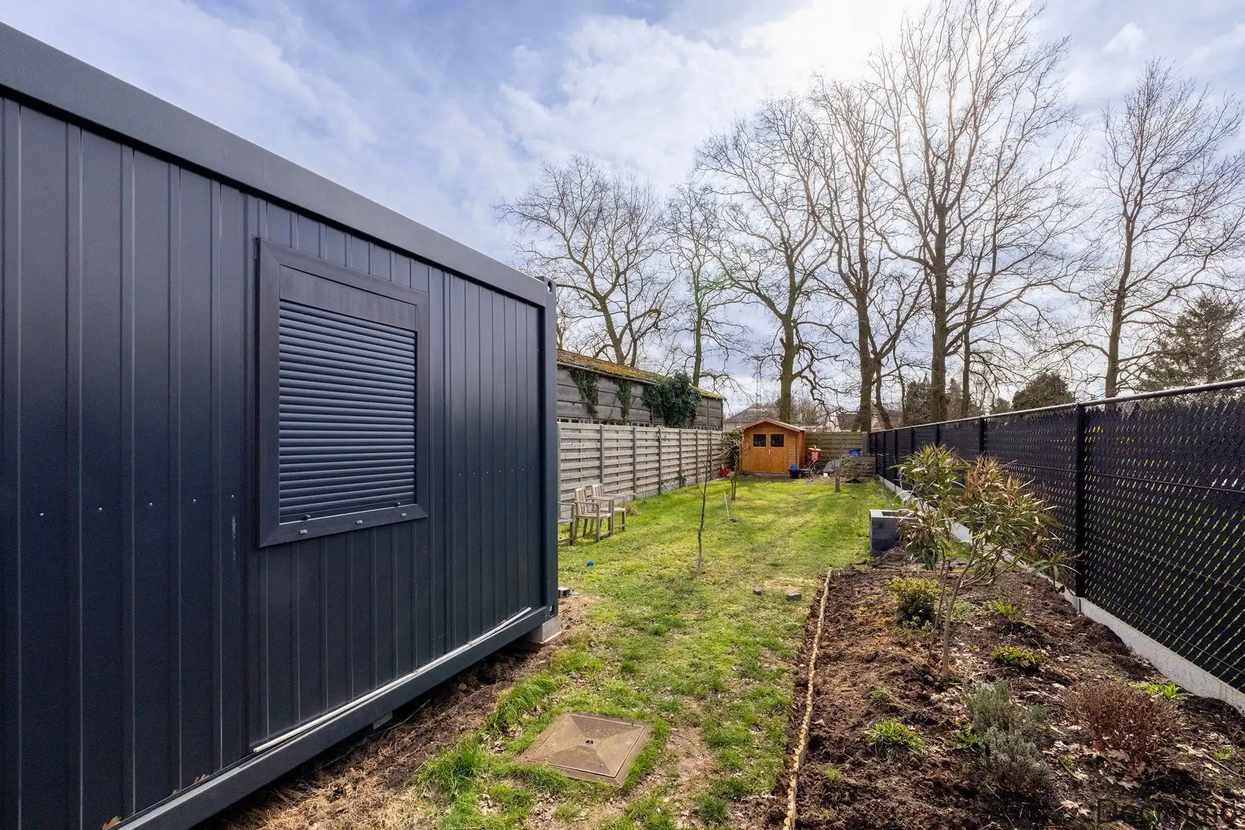 Deels gerenoveerde woning met 3 slpks en ruime zolder op ca. 470 m² grond. foto 23