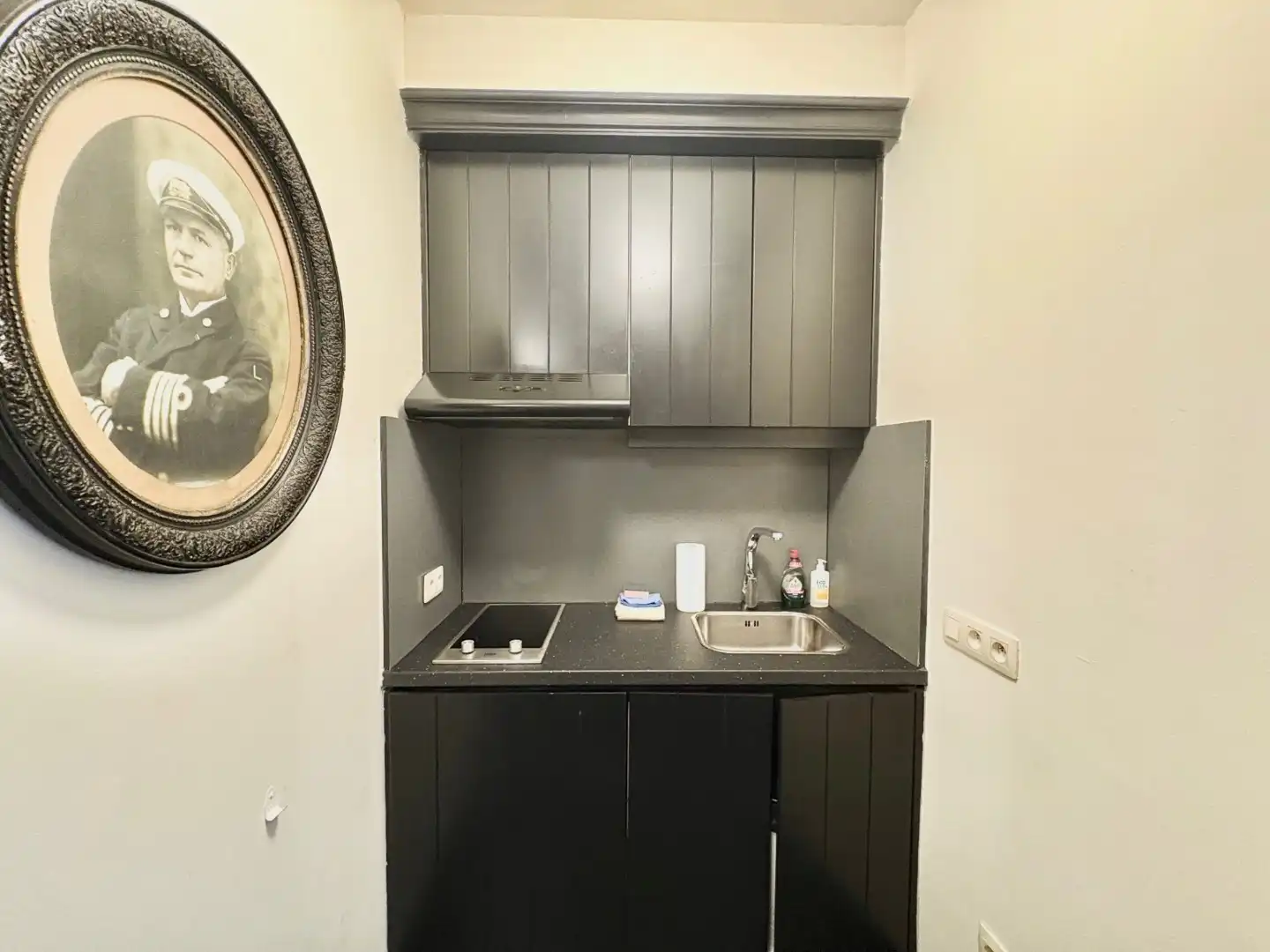 Instapklare studio op eerste verdieping in Antwerpen-Zuid foto 4