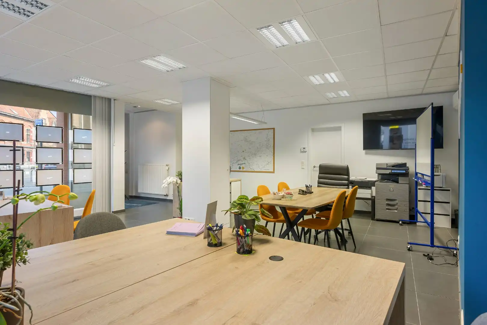 Handelsruimte/kantoor met aparte keuken, opslagplaats en toilet op Dadizele-Plaats foto 10