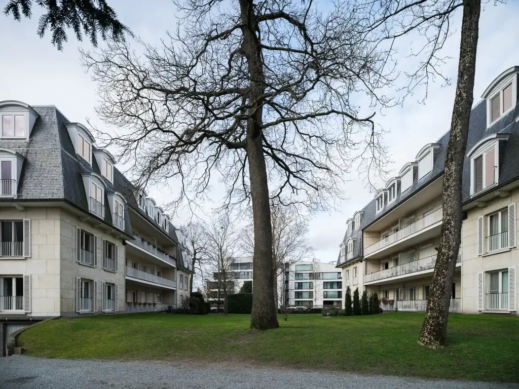 Ruim en stijlvol duplexappartement (bew. opp. ±154 m²) met 3 slaapkamers, gelegen in de standingvolle residentie ‘Versailles’, op slechts 10 minuten van het centrum van Gent. foto 10