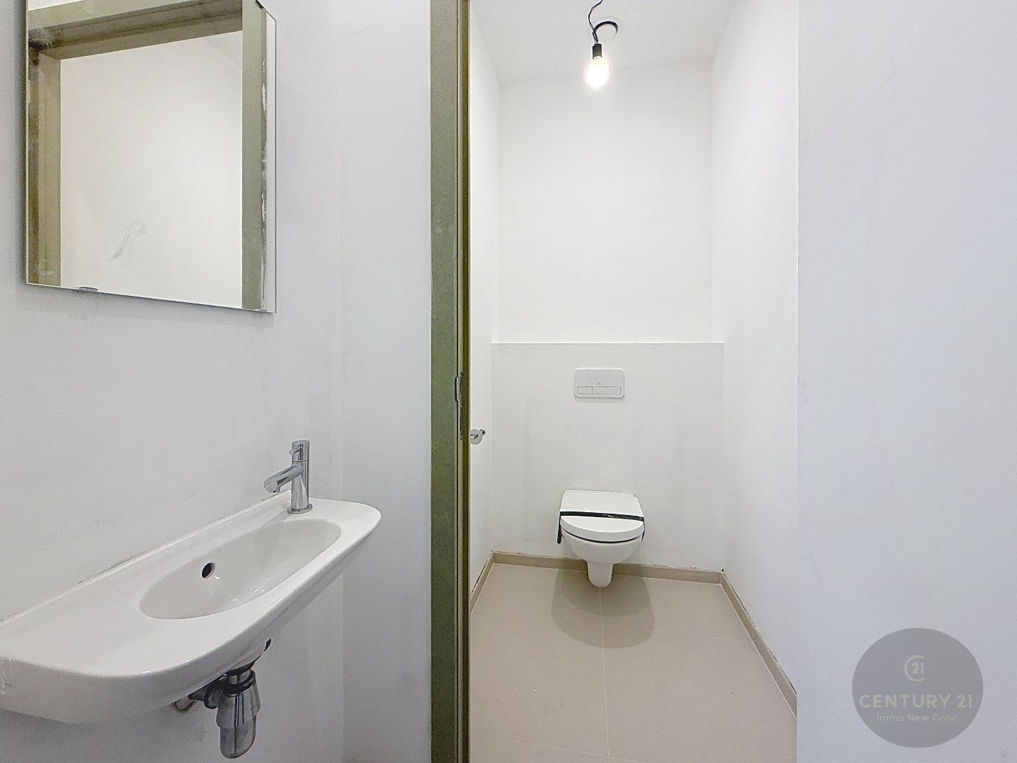 SUBLIEM nieuw 2 slaapkamer app met TERRAS! foto 7