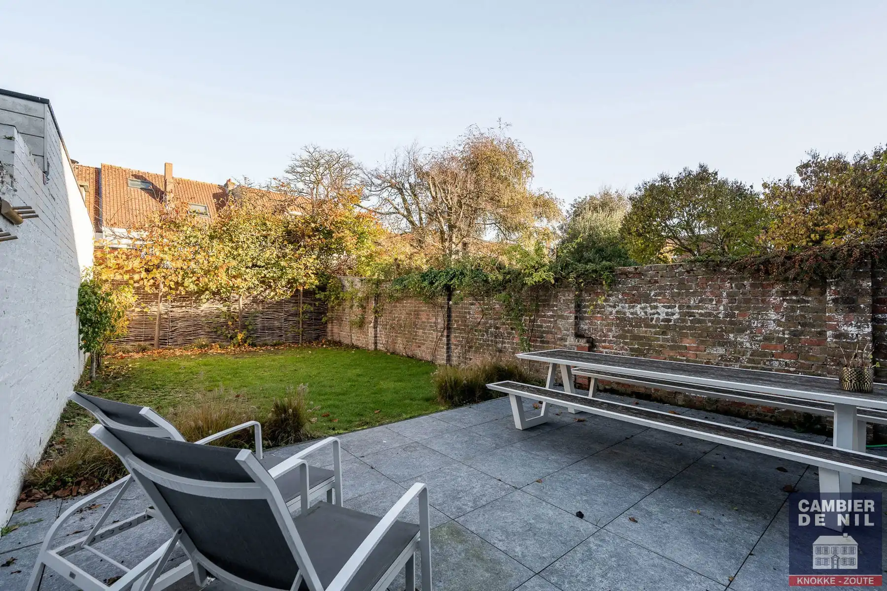 Instapklare, gemeubelde rijwoning met 5 slaapkamers en tuin – hartje Oud-Knokke foto 5