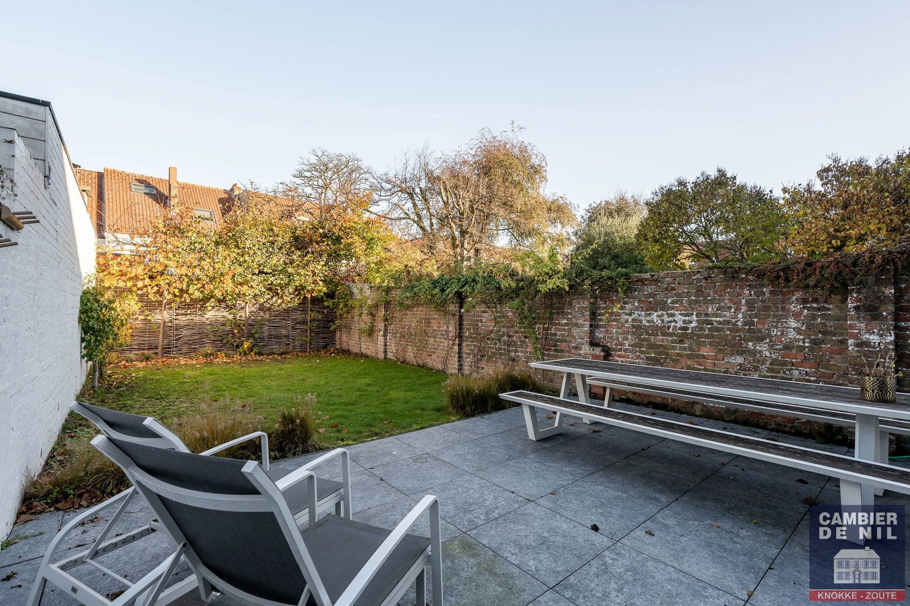 Instapklare, gemeubelde rijwoning met 5 slaapkamers en tuin – hartje Oud-Knokke foto 5