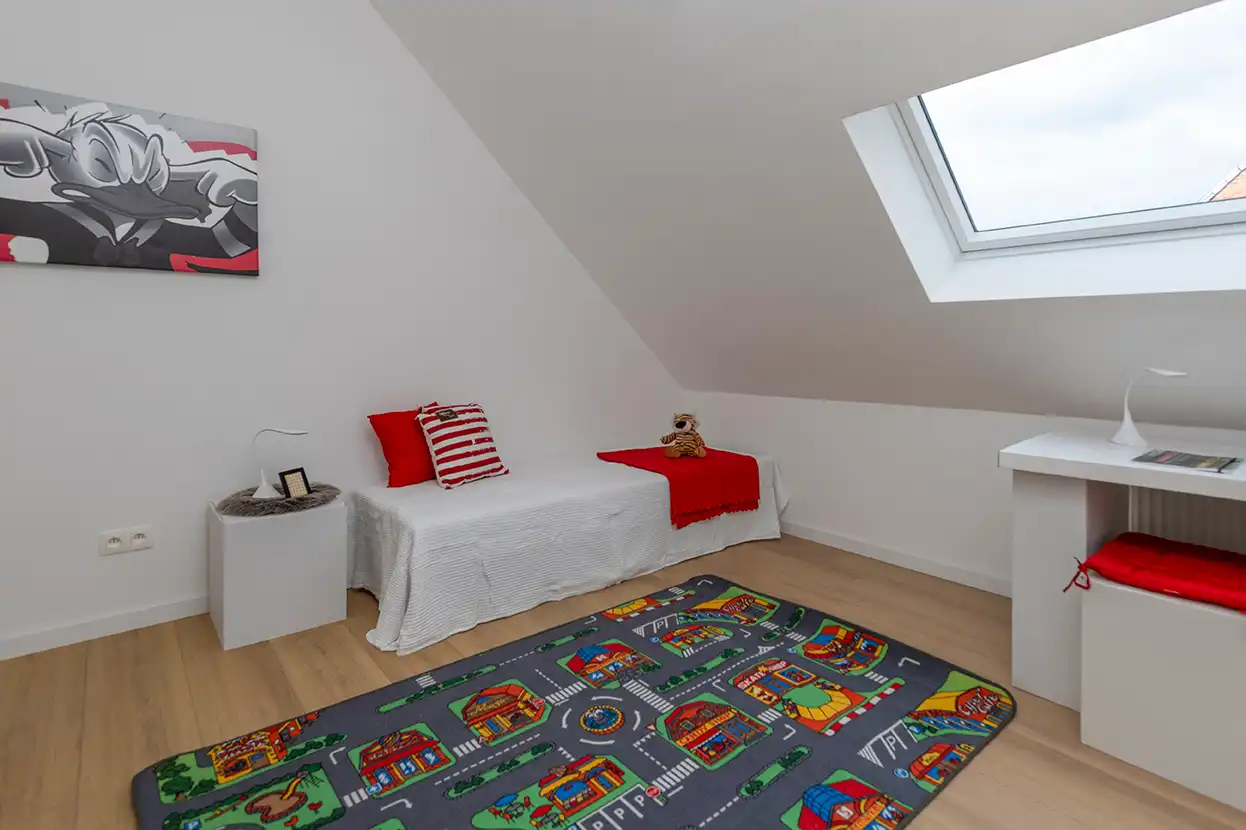 Volledig gerenoveerde woning met 3 slpk, tuin & garage foto 12