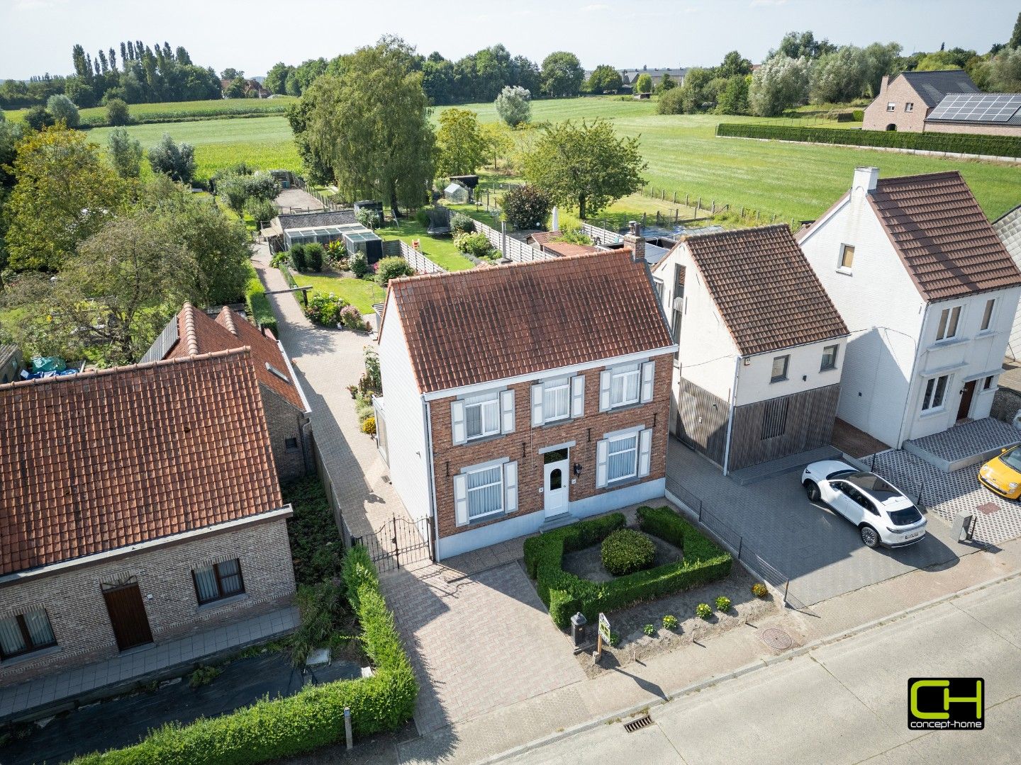 Open bebouwing met drie slaapkamers te koop in Zomergem foto 2