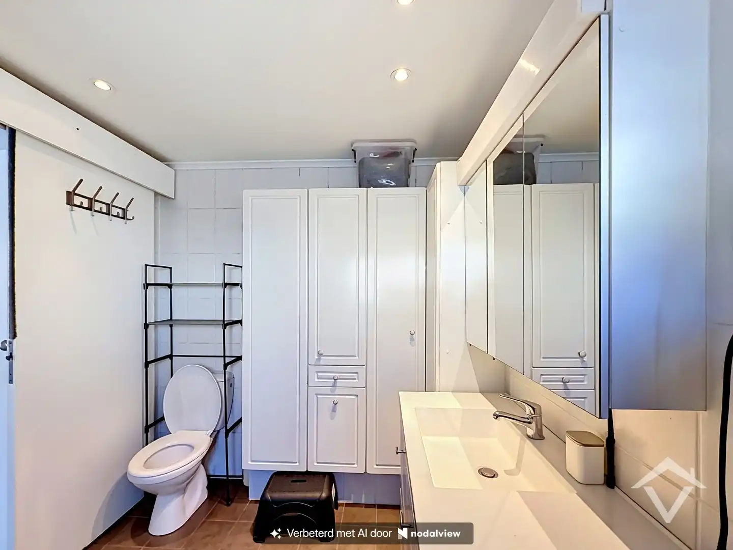 Woning met tal van mogelijkheden, 2 garages en ruim perceel van 735 m² nabij het centrum! foto 13