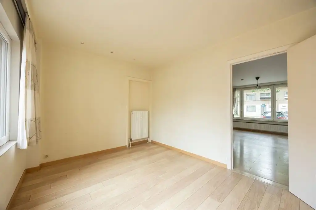 Instapklaar gelijkvloers appartement met gezellige koer foto 12