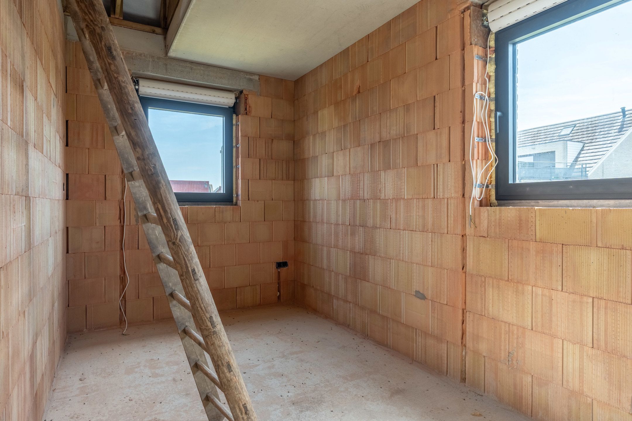 Verder af te werken woning met o.a. 4 slaapkamers, inpandige garage, ... foto 17