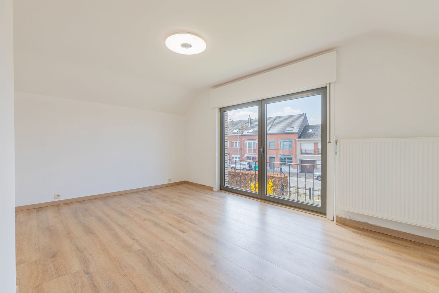 Gerenoveerde villa met 5 slpk, grote tuin, dubbele garage! foto 17