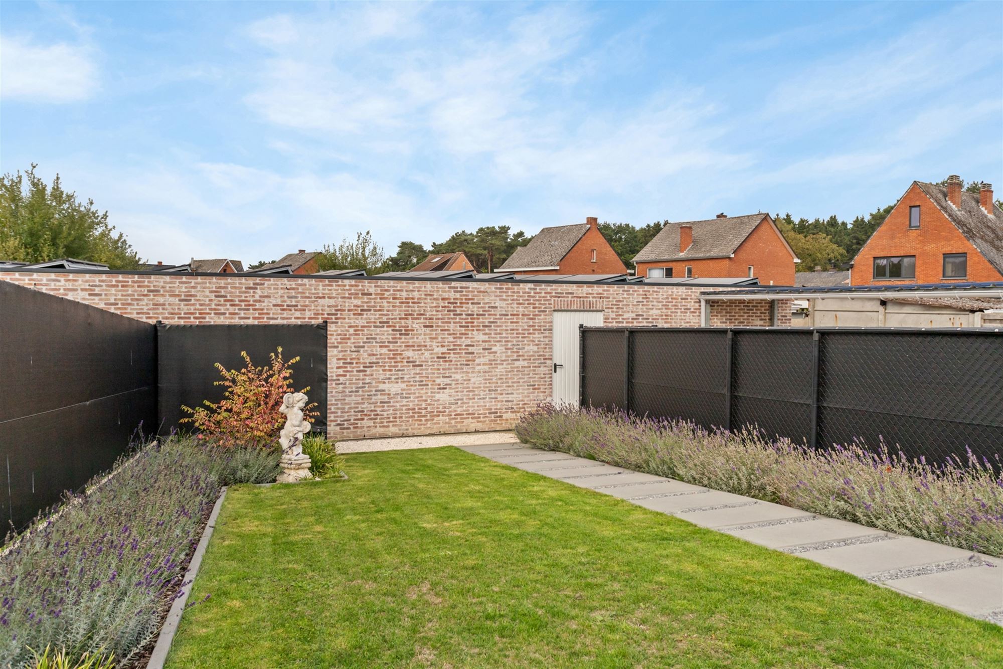 RECENT GELIJKVLOERS APPARTEMENT MET BIJHOREND TERRAS EN RUIME PRIVATE TUIN GELEGEN TE MEERHOUT foto 29