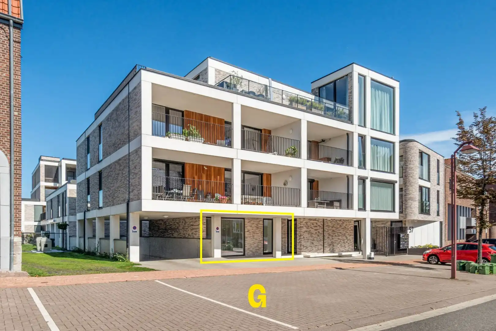 VERKOCHT - Gelijkvloersappartement met 1 slaapkamer, terras met tuintje, standplaats en berging in residentie Het Gruunhof - EPC label A foto {{pictureIndex}}