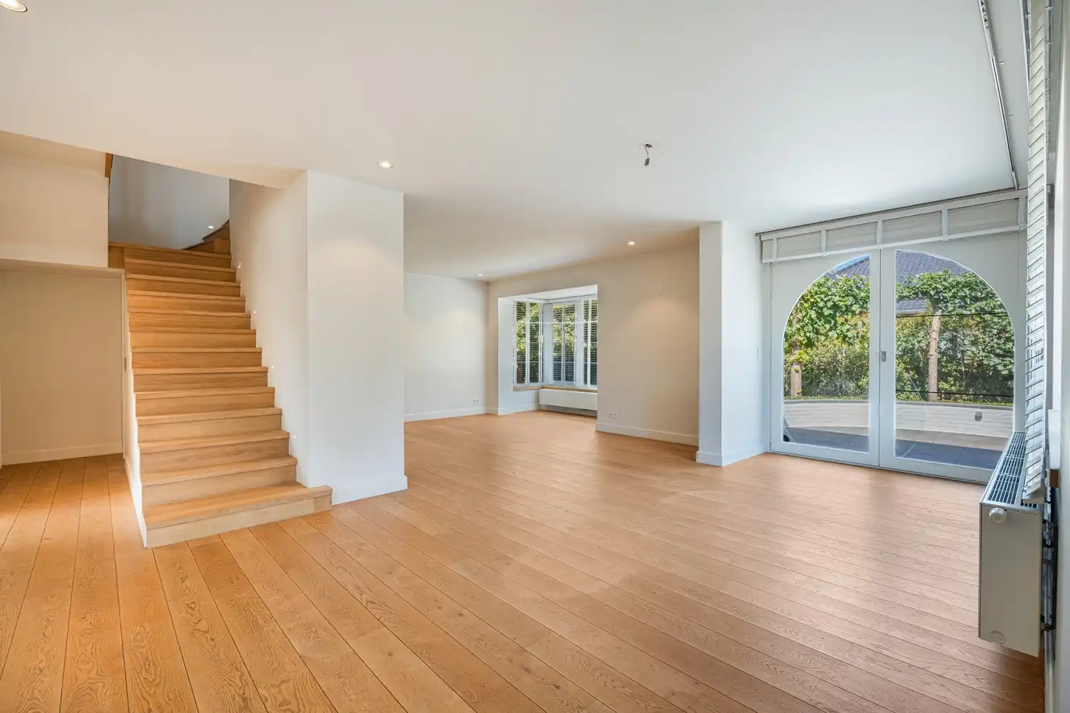 Exclusief wonen met zwembad, bijgebouw en uitzonderlijk veel ruimte foto 6