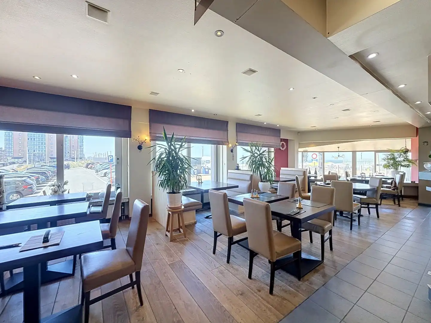 SCHITTEREND VERNIEUWD RESTAURANT / TEAROOM – TOPLOCATIE ZEEDIJK – ZONNETERRAS foto 11