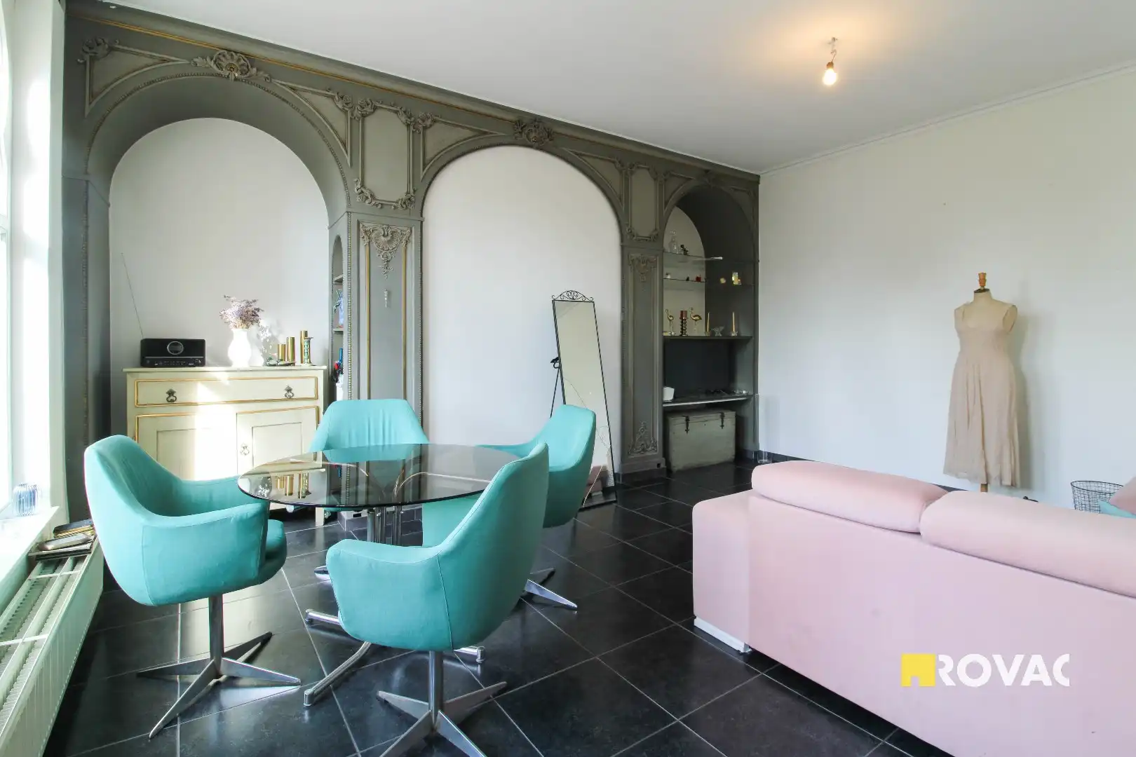 Volledig vernieuwd klassevol appartement op de 1ste verdieping met groot terras! foto 4