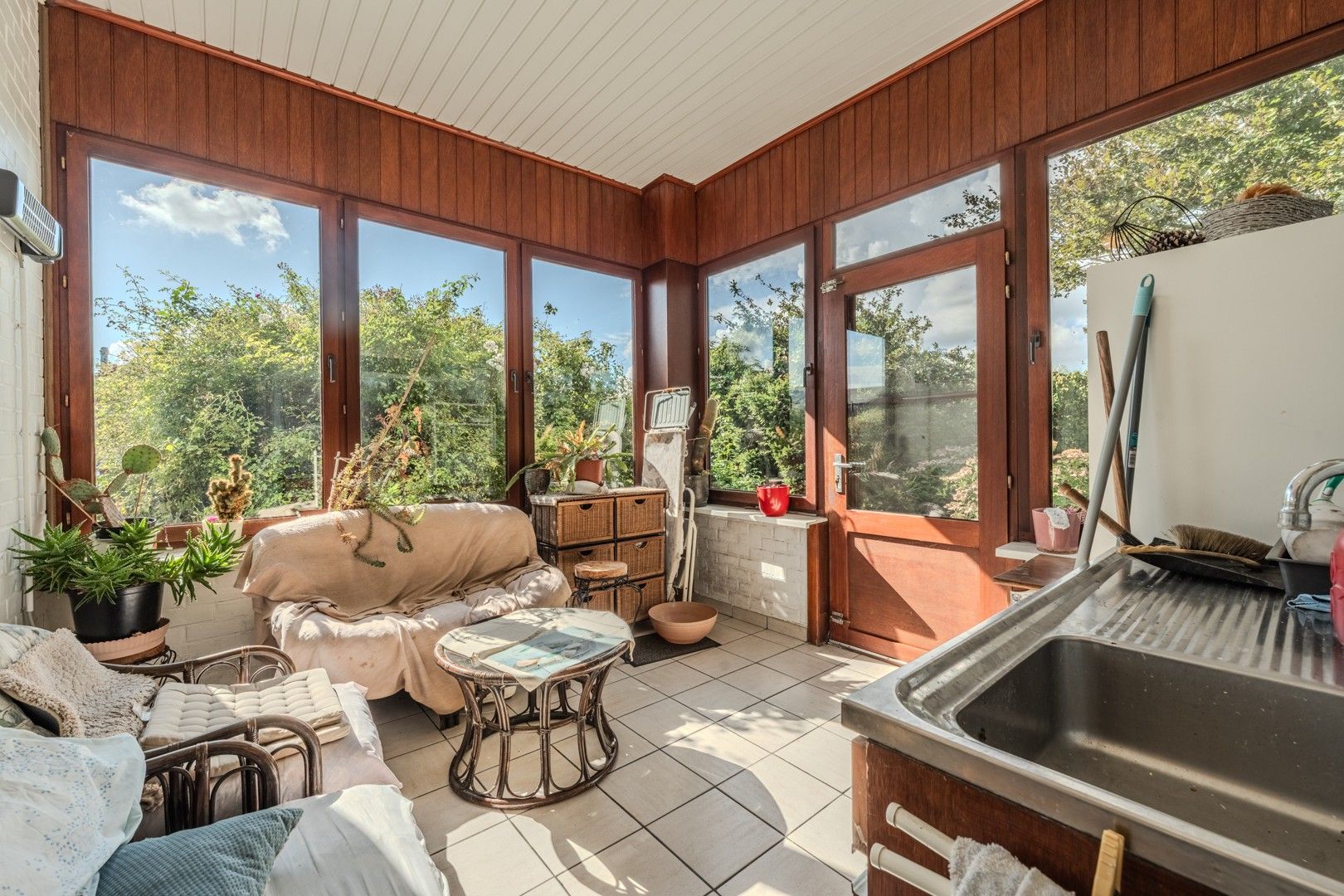 Te renoveren bungalow op zonnig perceel foto 6