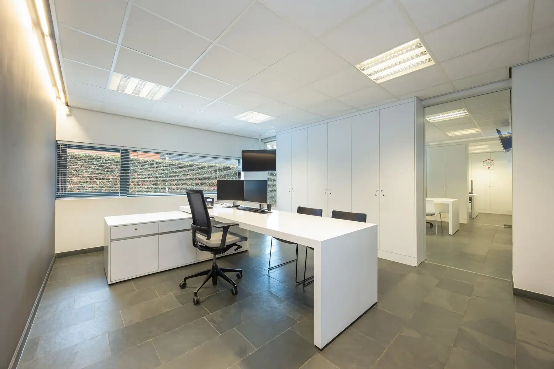 Goed gelegen kantoorruimte (circa 265m²) in het centrum van Meer (Hoogstraten) met parking. foto 19