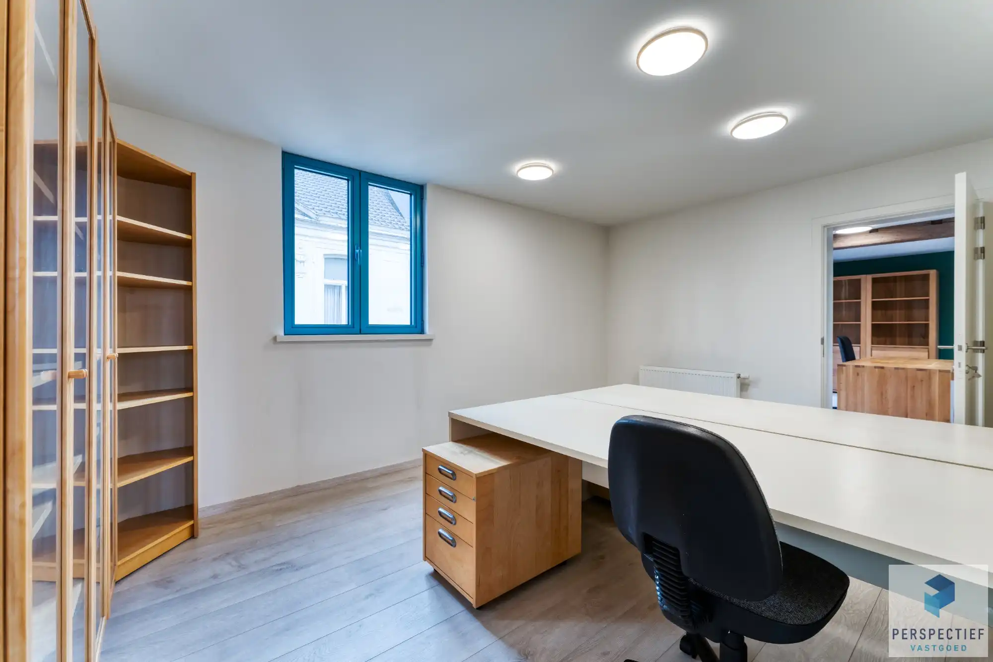 Veelzijdig handelshuis/kantoorgebouw foto 19