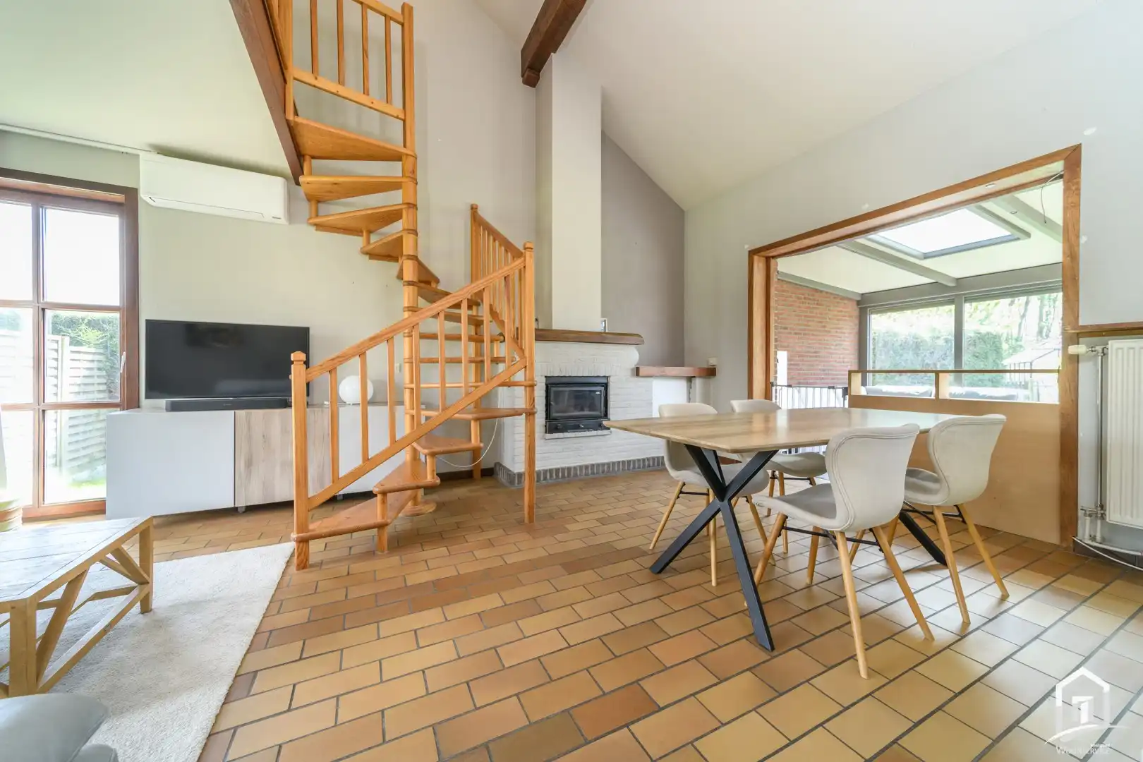 Instapklare gezinswoning op centrale locatie te Ronse! foto 2