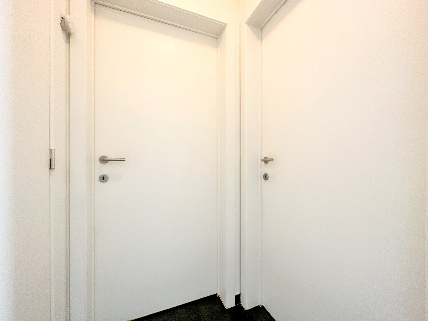 Instapklaar energiezuinig appartement hartje Eernegem, met zonnig terras en garage, topligging. foto 15