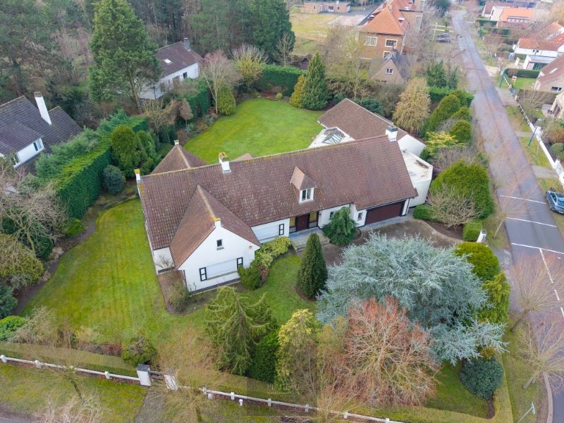Hoofdfoto van de publicatie: Villa "Les Ramures" - Uitzonderlijke grote klassieke villa op topligging te Sint-Idesbald.