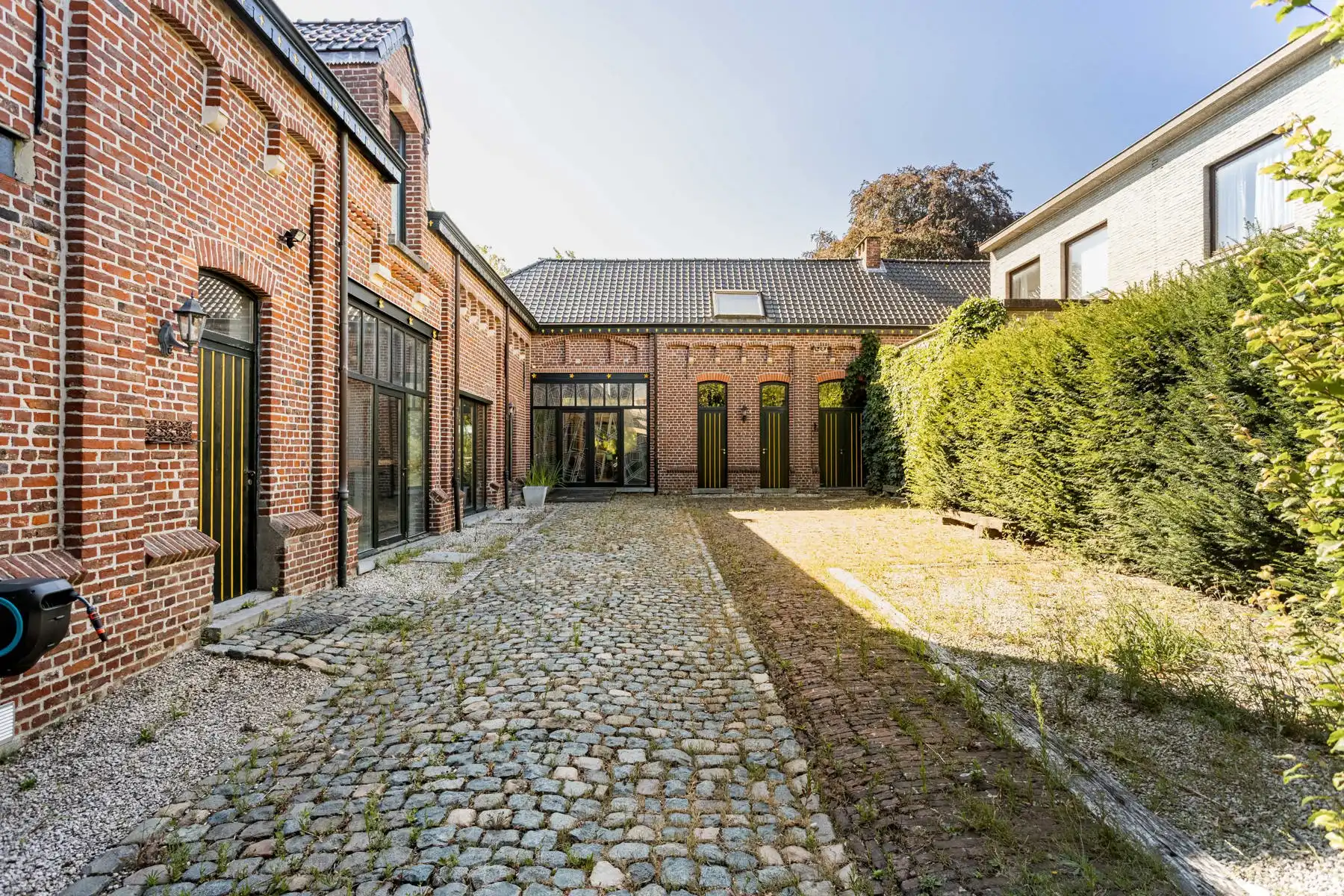 Hoofdfoto van de publicatie: Buitengewone woning in het centrum van Haaltert.