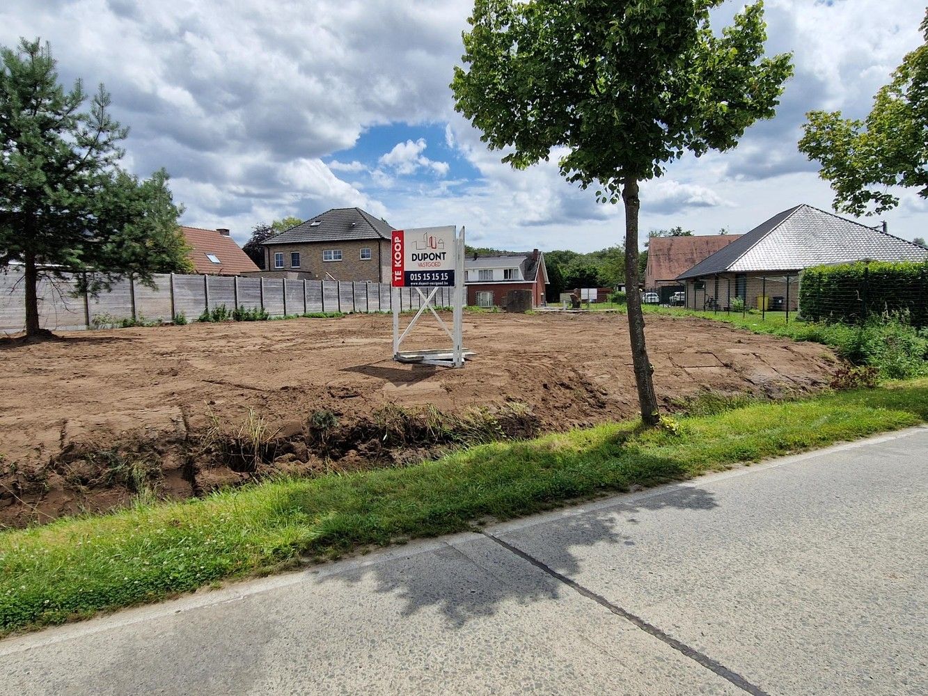 Bouwgrond vrijstaande woning van 10a31ca. Mooie bouwmogelijkheden. foto {{pictureIndex}}