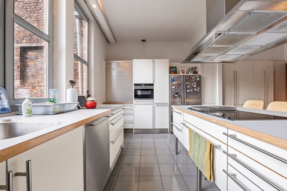 ICONISCH HANDELSPAND MET LUXUEUZE WOONST OP DE GROTE MARKT VAN SINT-TRUIDEN foto 58