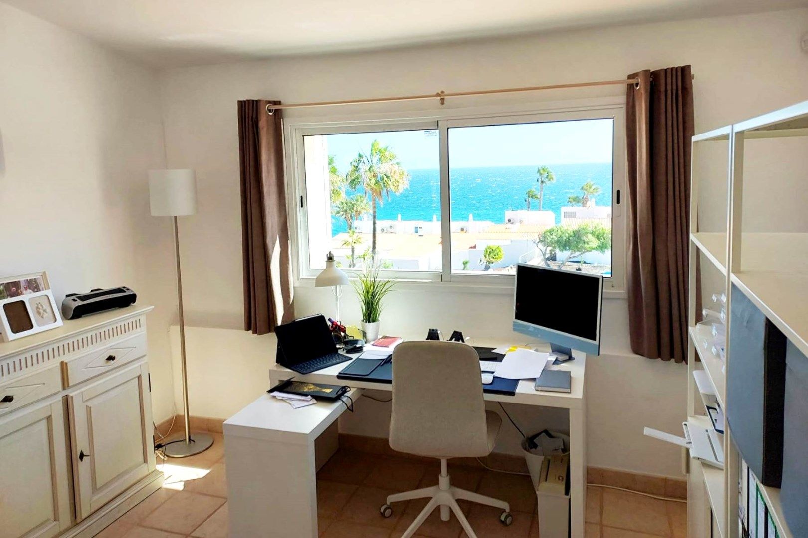 Ruime hoekwoning met vrij uitzicht op zee!  foto 16