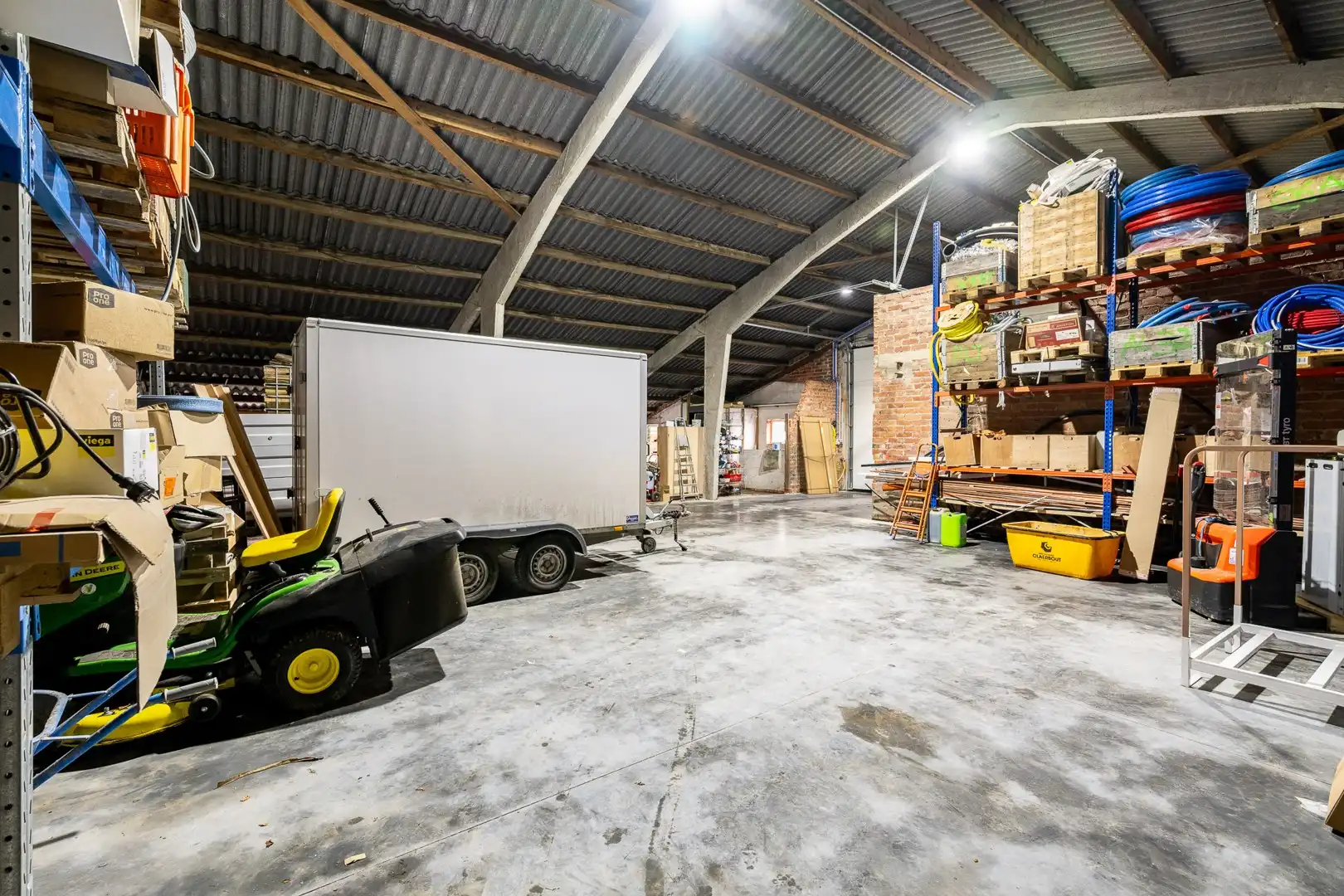 Vernieuwde loods nabij E403 met woning — Hooglede (Gits) te koop foto 4