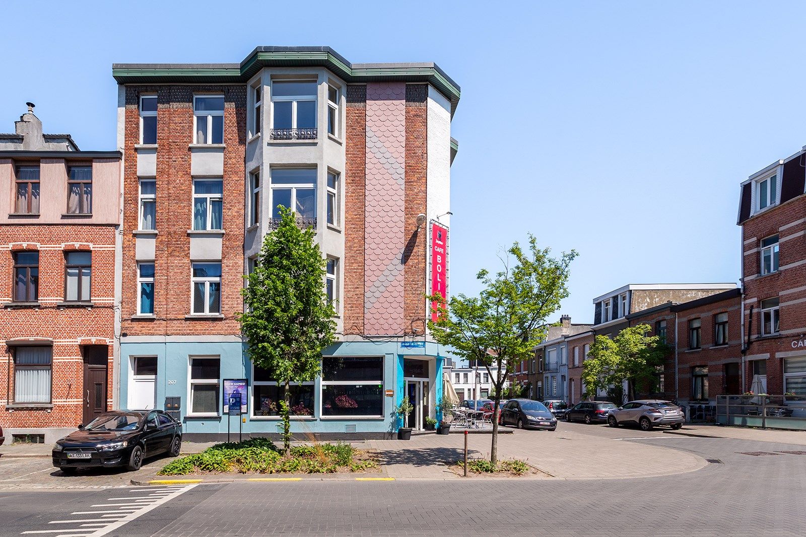 Lichtrijk hoek appartement met karakter!  foto 2