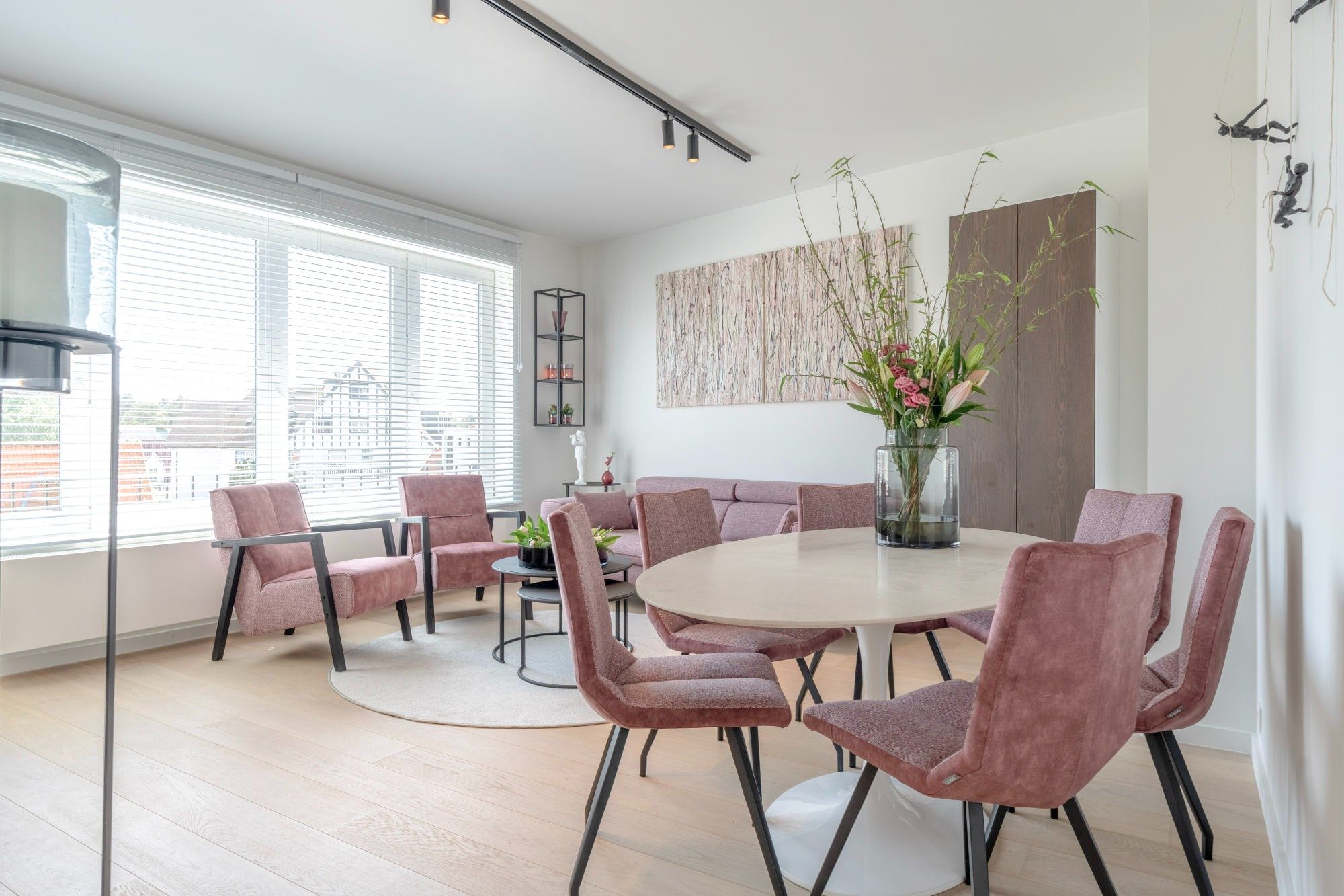 Rustig gelegen volledig gerenoveerd appartement met een open zicht over de villa's. foto 3