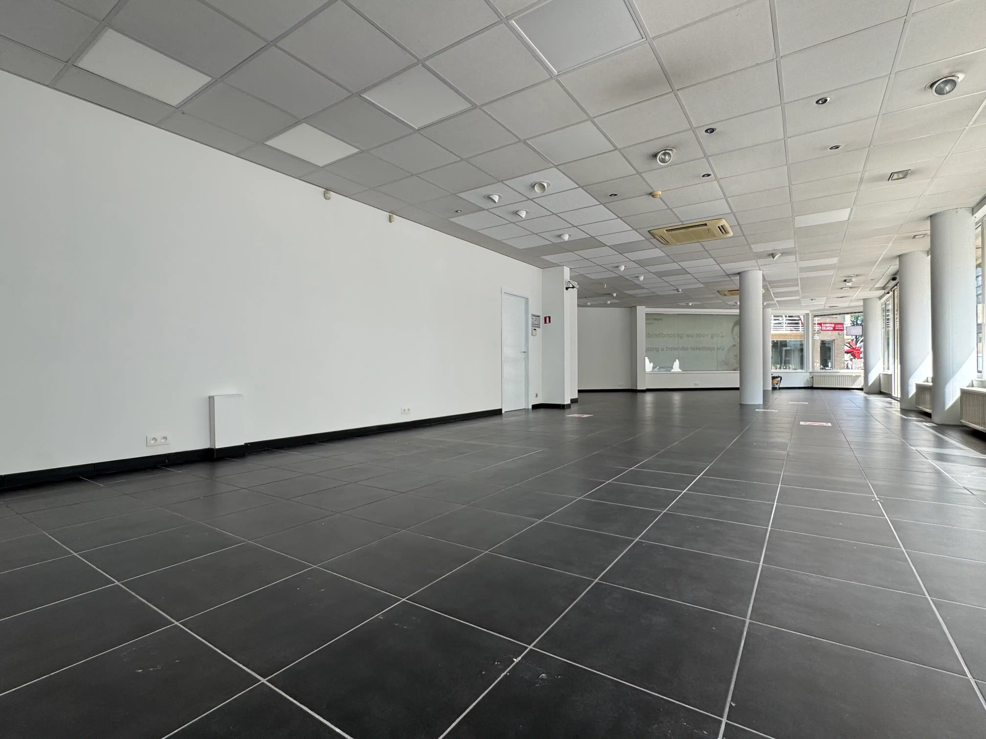 Handelsgelijkvloers hoeklocatie (106m²) foto 6