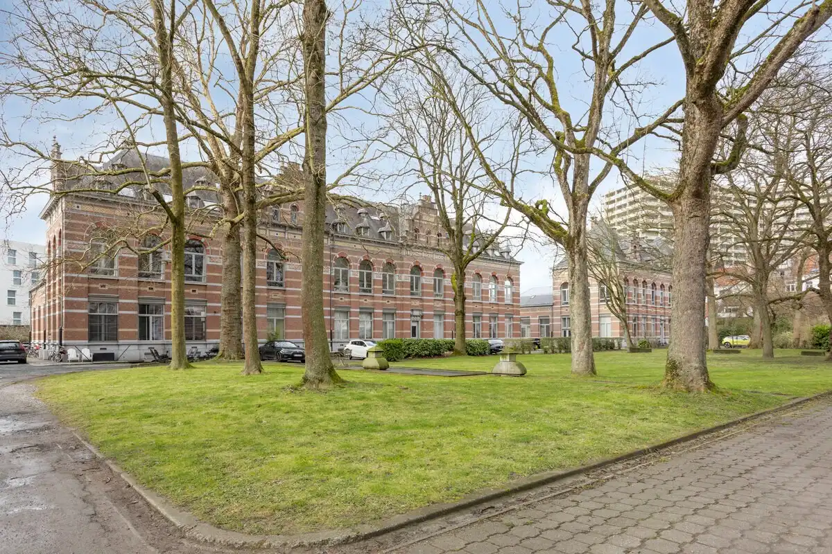 Prachtige loft op unieke locatie in oude Veeartsenschool foto 12