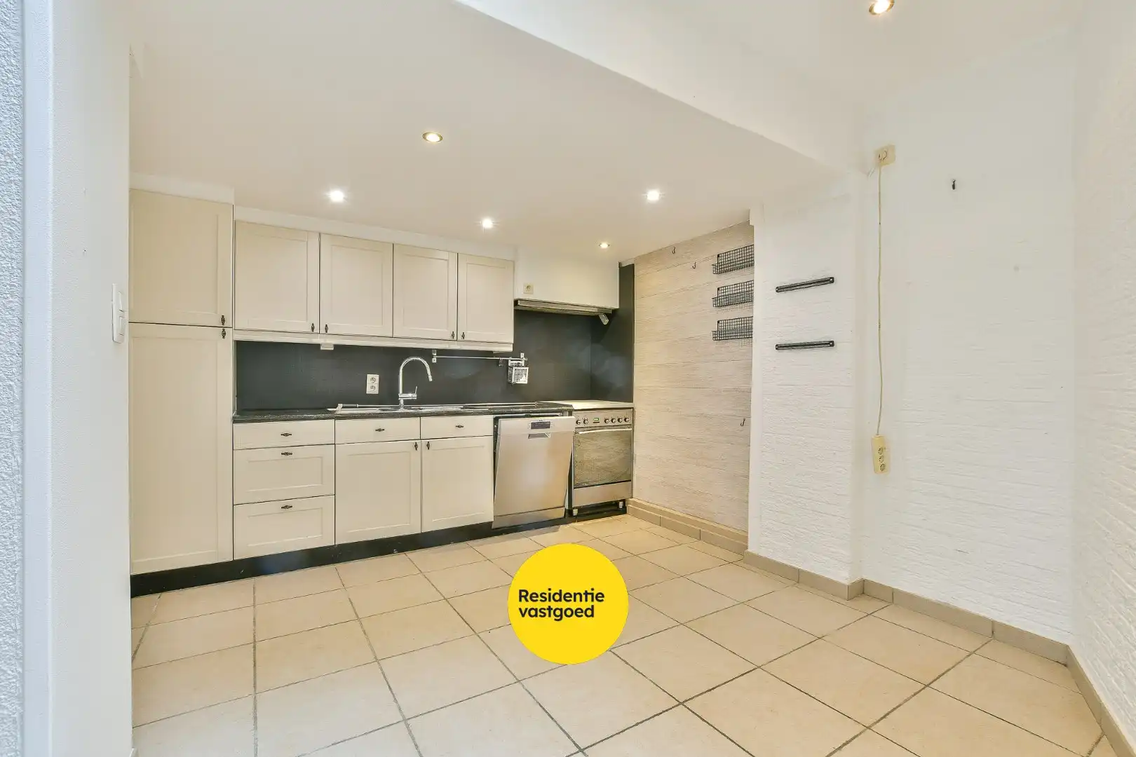 Charmante en verrassend ruime woning met terras in het centrum van Blankenberge! foto 3