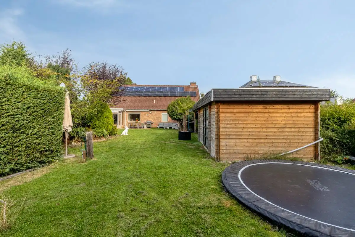 Instapklare villa te koop op een rustige ligging in Harelbeke! foto 22