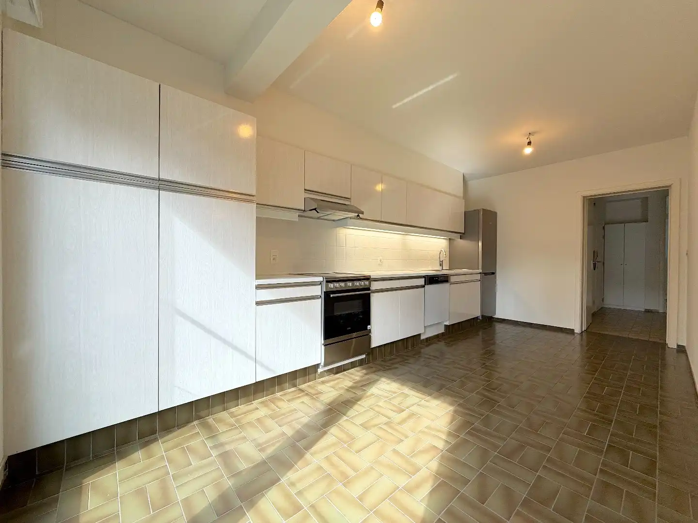 Lichtrijk 3-slaapkamerappartement met garage foto 5