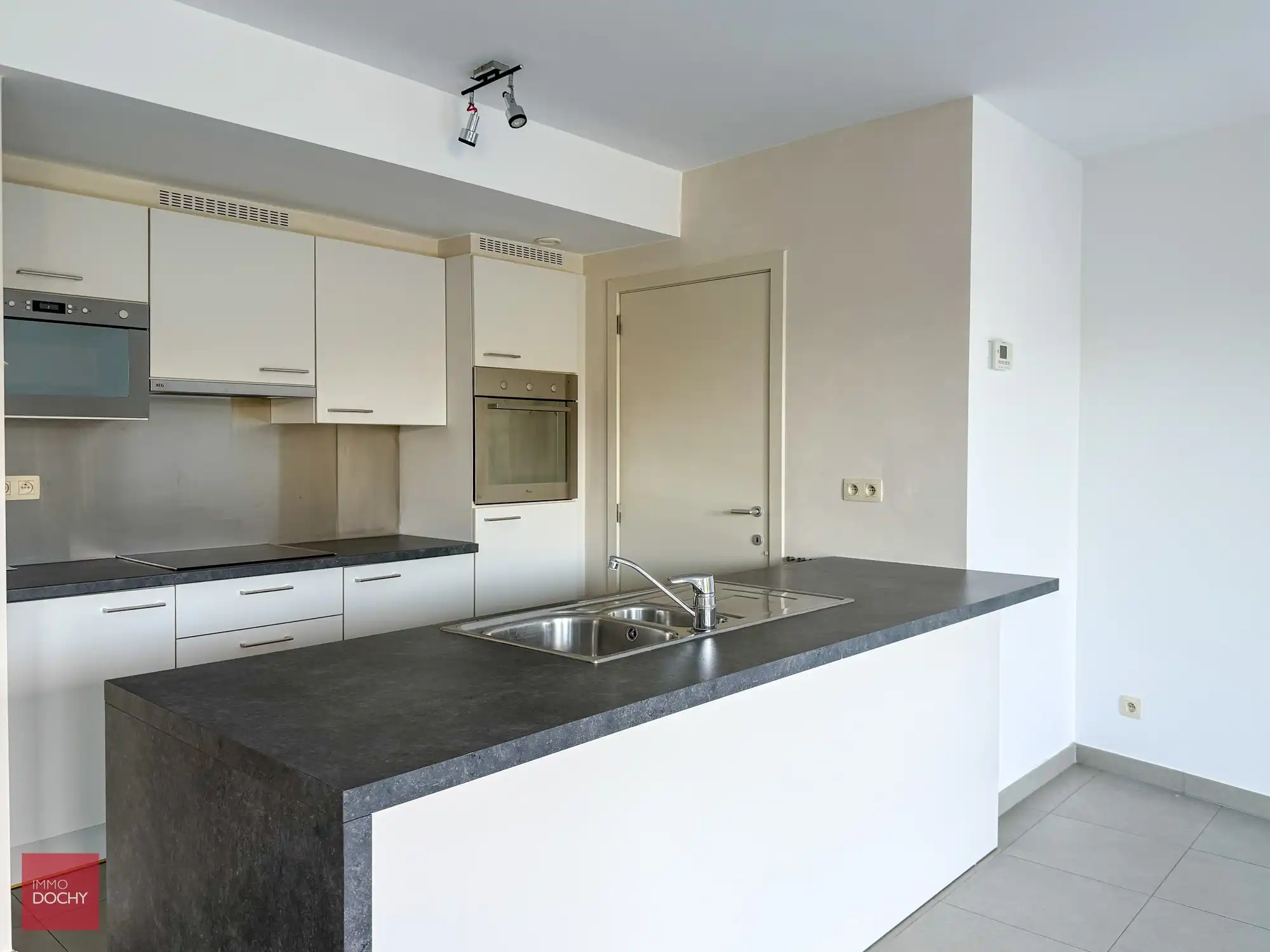 Mooi instapklaar gelijkvloers appartement met tuin en garage in centrum | Churchillstraat foto 4