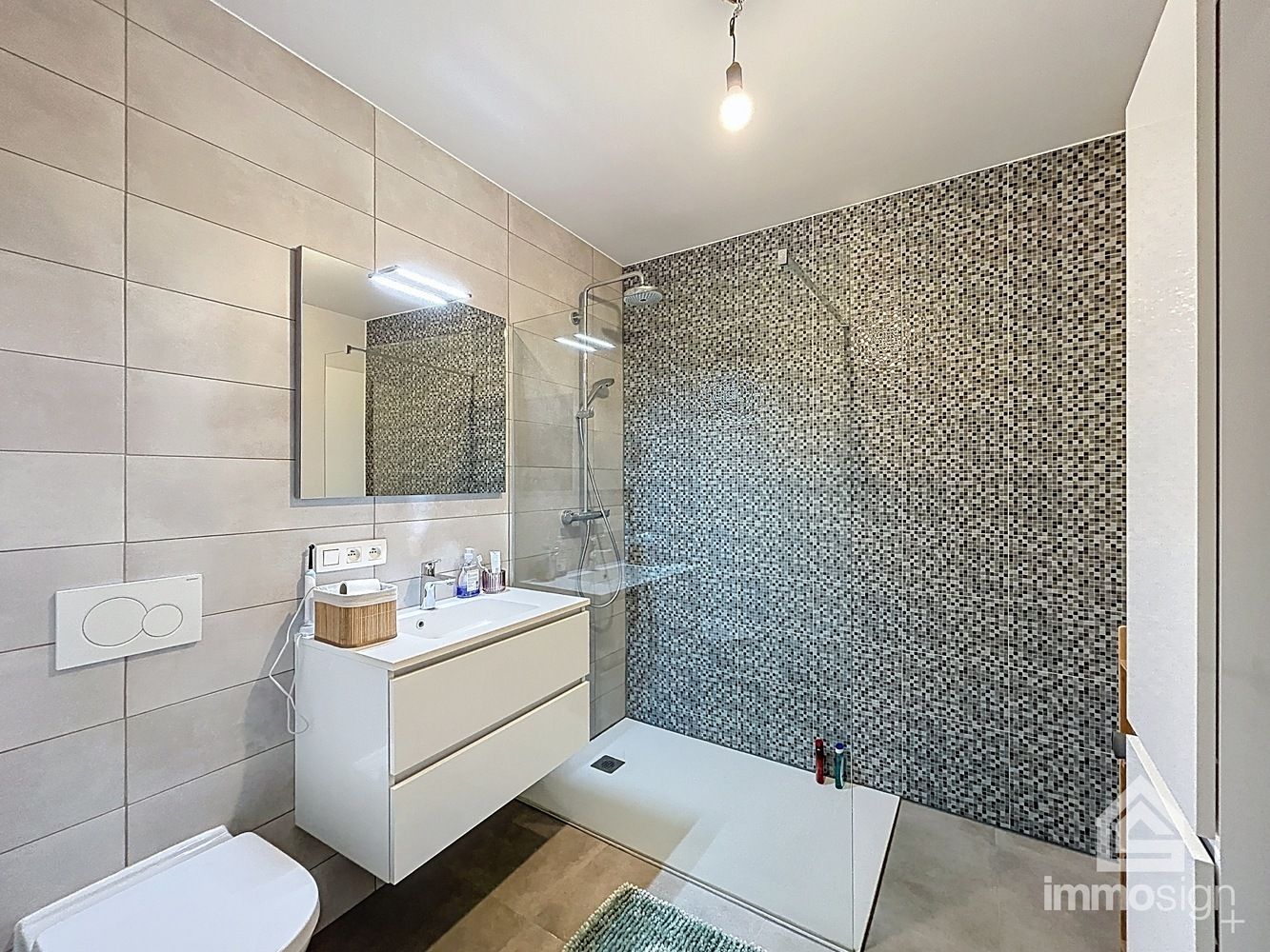 Ruim, lichtrijk appartement in hartje Bree! foto 18