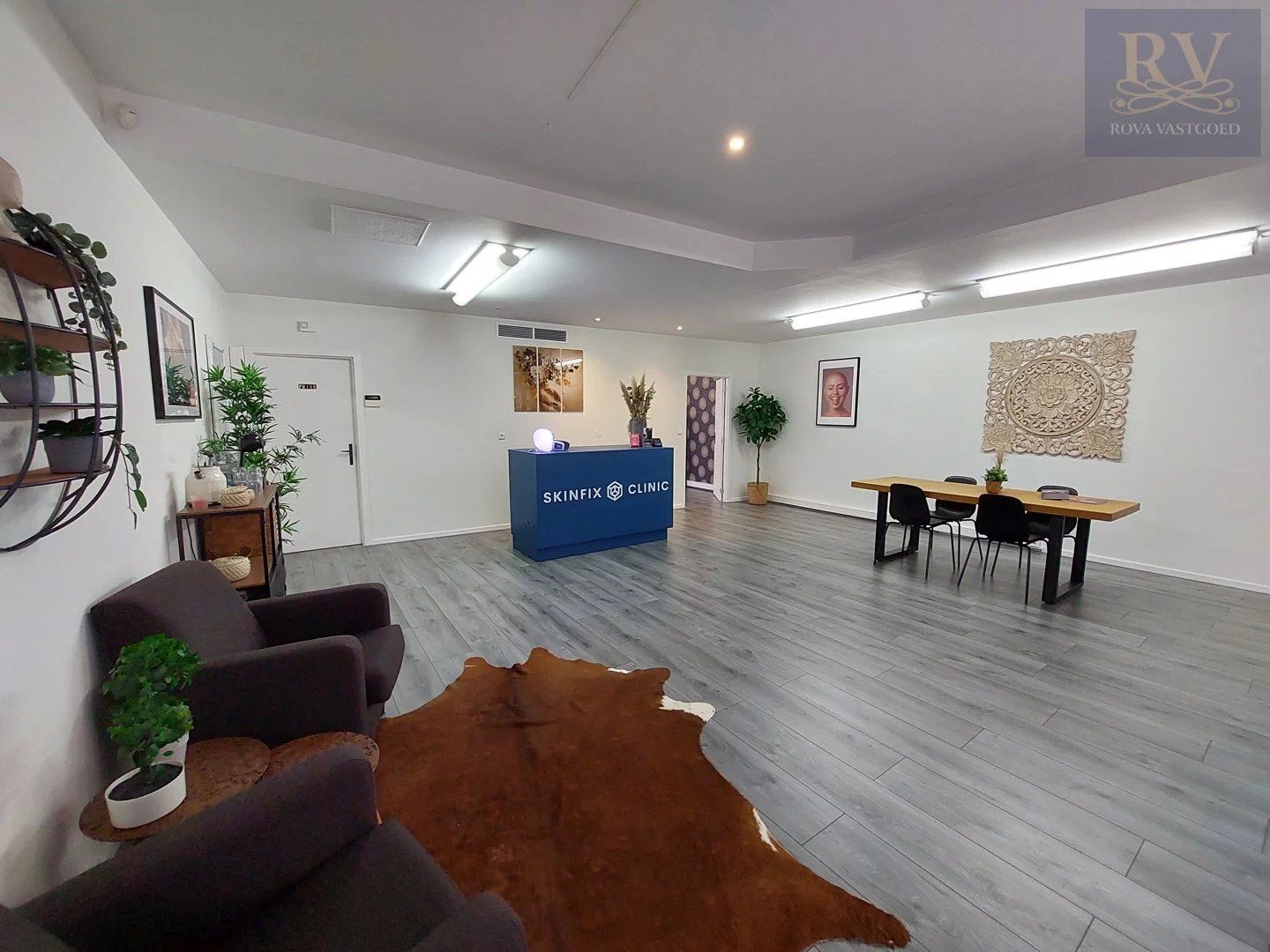 WINKELRUIMTE VAN +/- 80 M²   IN GALERIJ RUBENS IN LANAKEN foto 3