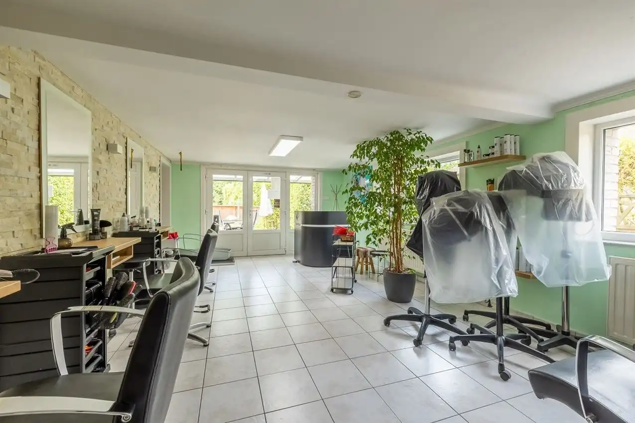Grote tuin, zee aan ruimte en tot 5 slaapkamers foto 23