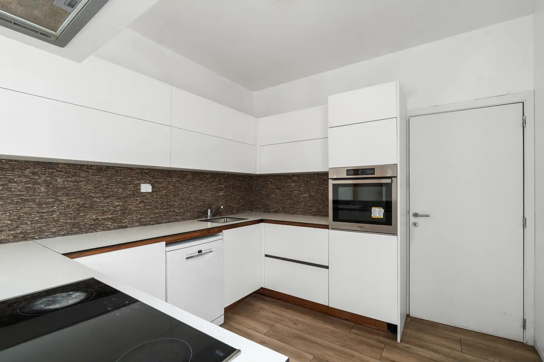 Verrassend ruime grotendeels al gerenoveerde woning, 4 slpks foto 6