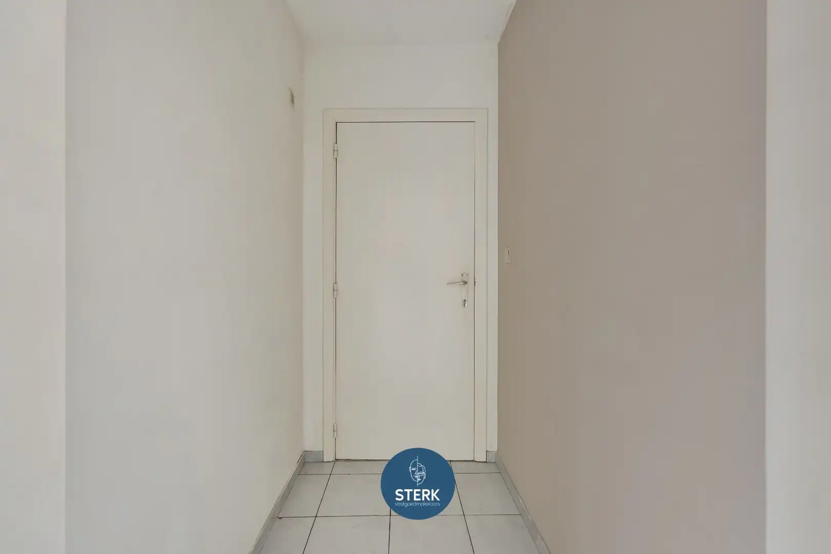 APPARTEMENT MET 2 SLPKS OP EEN GUNSTIGE LOCATIE TE GELLIK-LANAKEN !  foto 5