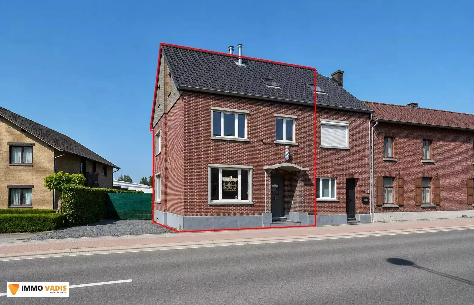 Instapklare, ruime woning met vier slaapkamers foto {{pictureIndex}}
