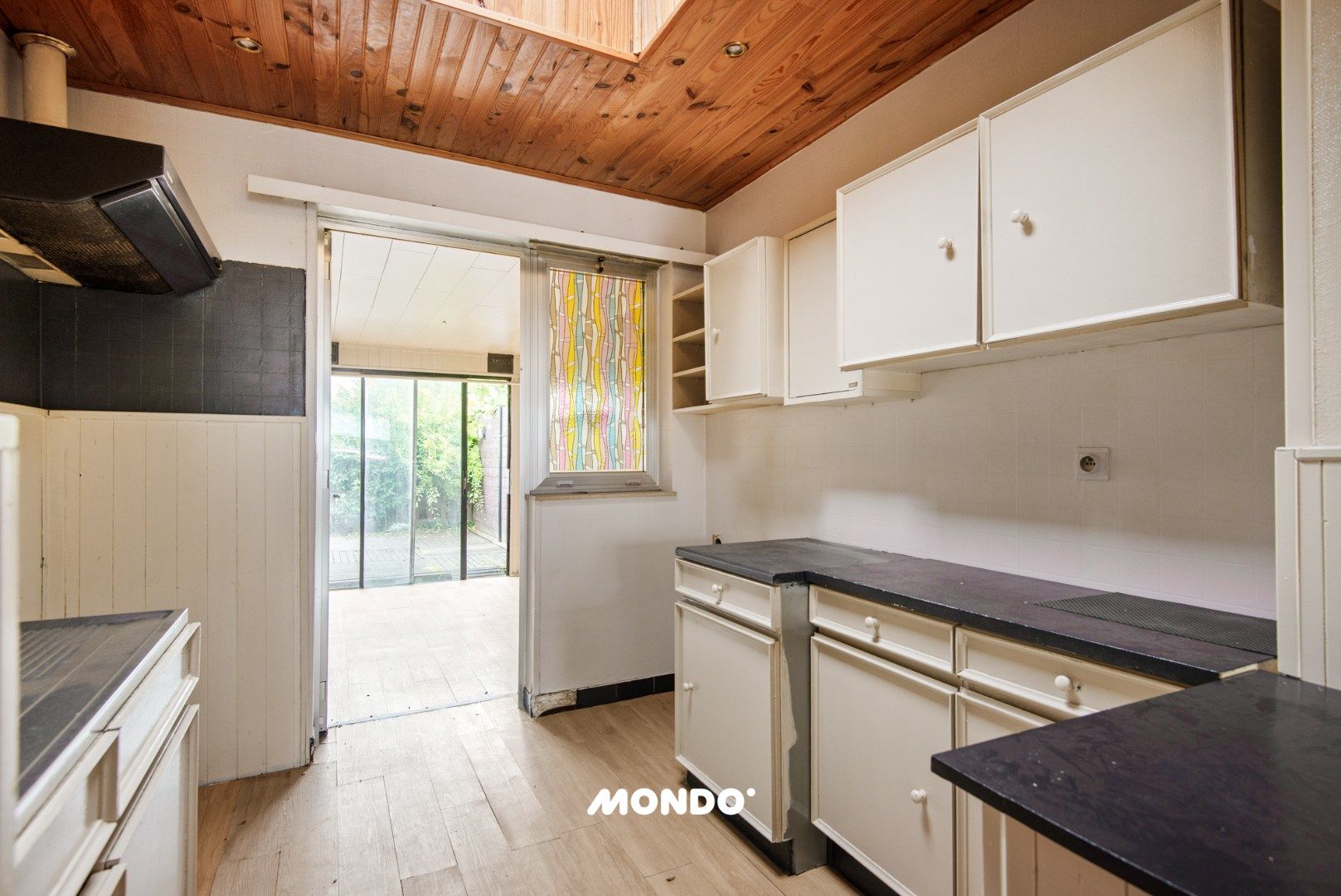 Te renoveren woning met veel potentieel!  foto 7